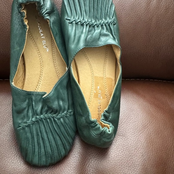 Coccoli Green Flats with Elegant Ruched Detail - Picture 6 of 6